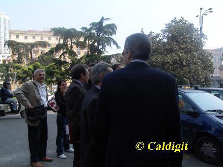 Omaggio floreale al Maestro Ruggiero Leoncavallo - Napoli 23 Aprile 2007_027.JPG